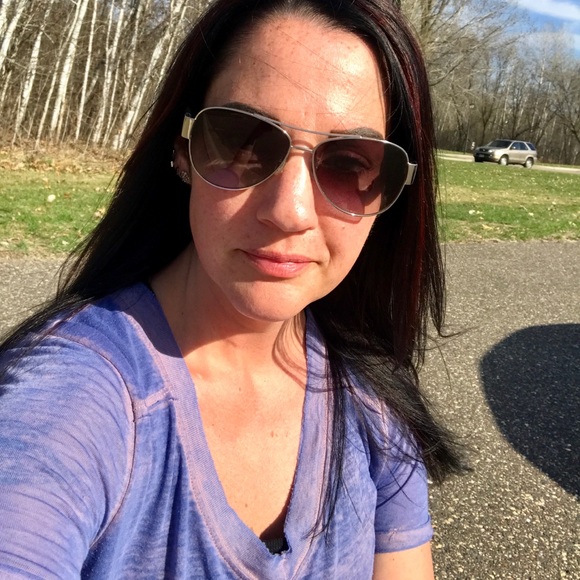 Meet your Posher, Laura - Picture 3 of 8